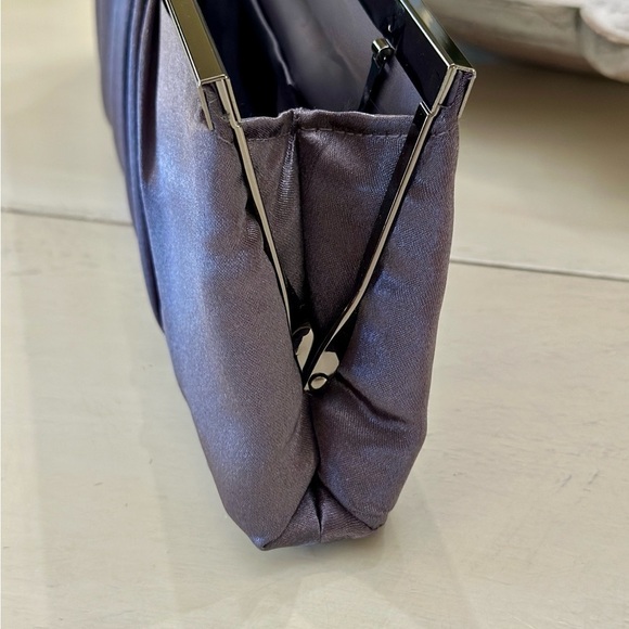 JESSICA McCLINTOCK, NWOT,GREY SATIN EVENING PURSE.CLUTCH OR CHAIN SHOULDER STRAP - Picture 4 of 8
